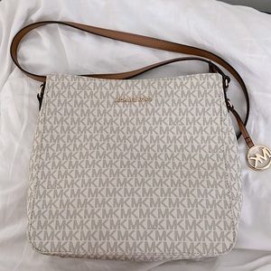 Micheal Kors purse